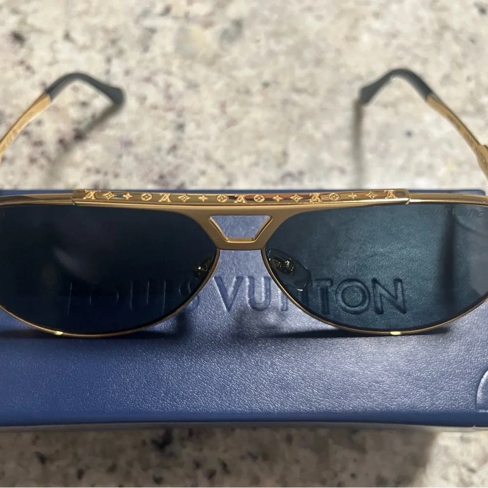 🔴SOLD Louis Vuitton Evidence Metal Pilot Sunglasses, Like New Condition - Picture 5 of 7